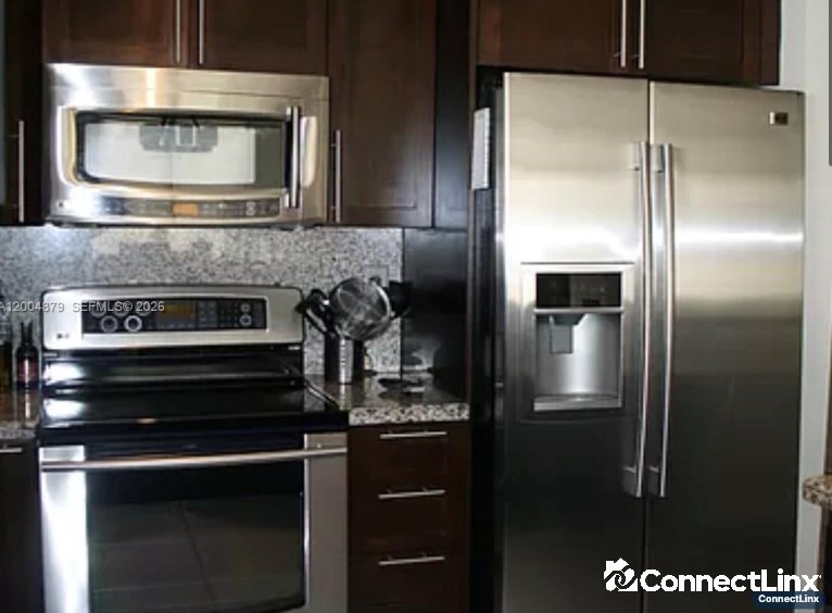 Photo 8 of 3 bed single family home in Weston