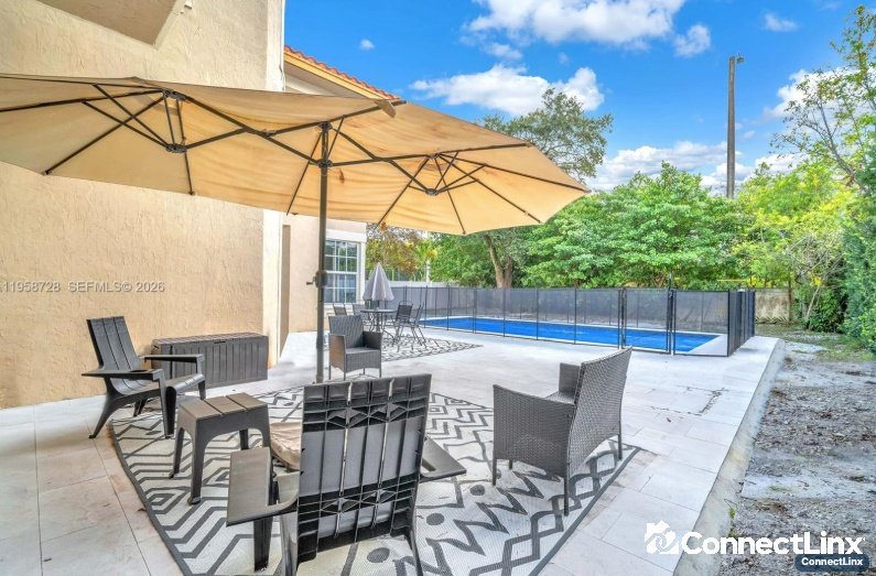 Photo 4 of 5 bed single family home in Fort Lauderdale