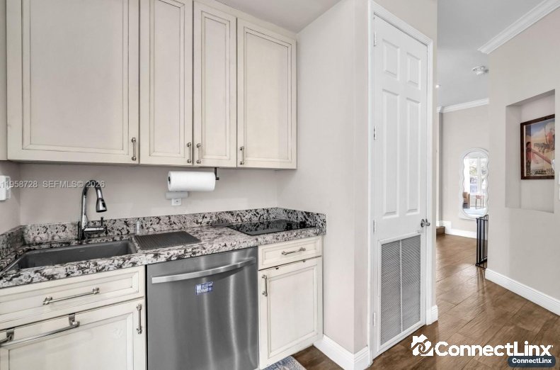 Photo 8 of 5 bed single family home in Fort Lauderdale