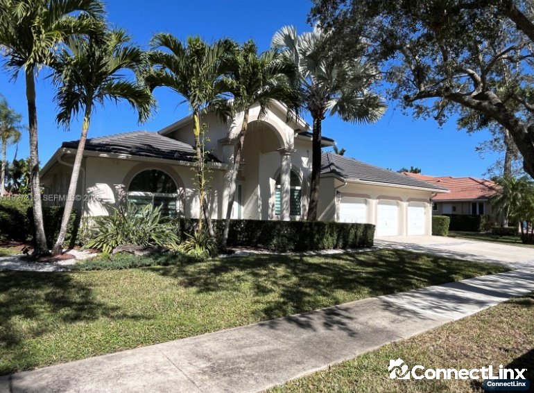 6 bed House in Weston