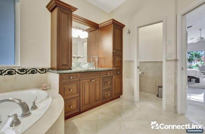 Photo 4 of 6 bed single family home in Weston