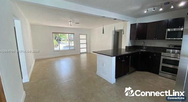 Photo 5 of 3 bed single family home in Plantation