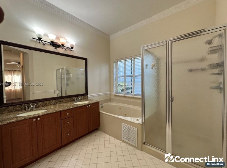 Photo 4 of 4 bed single family home in Weston