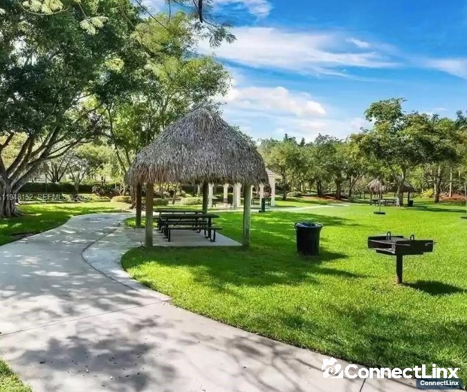 Photo 7 of 4 bed single family home in Weston