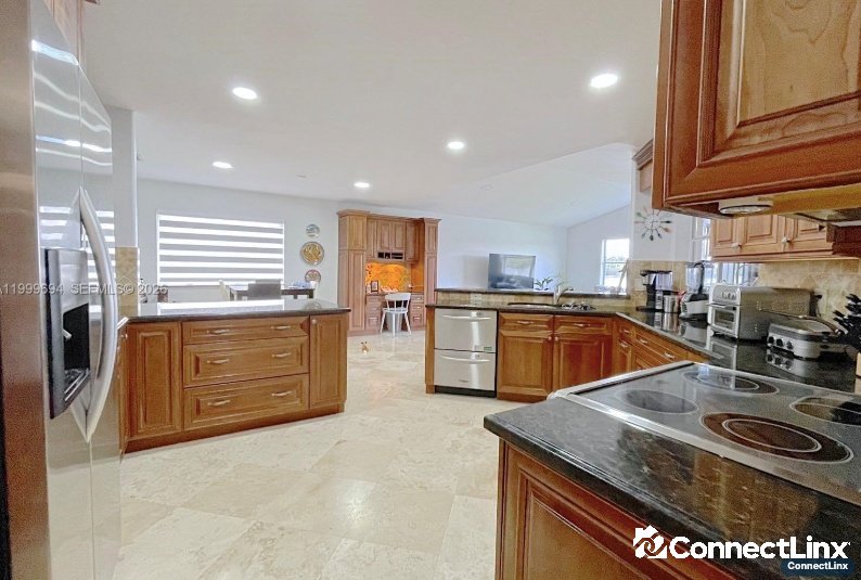 Photo 6 of 4 bed single family home in Miramar