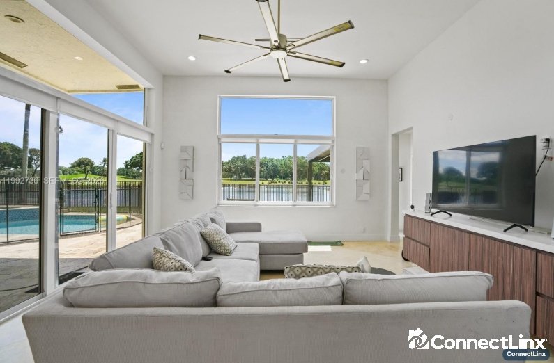 Photo 6 of 5 bed single family home in Weston