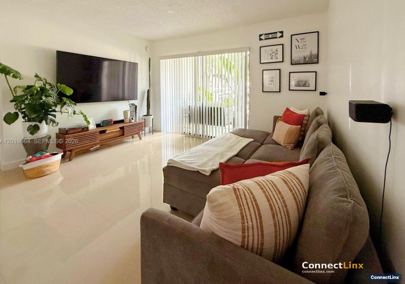 2 bed Apartments in Hollywood