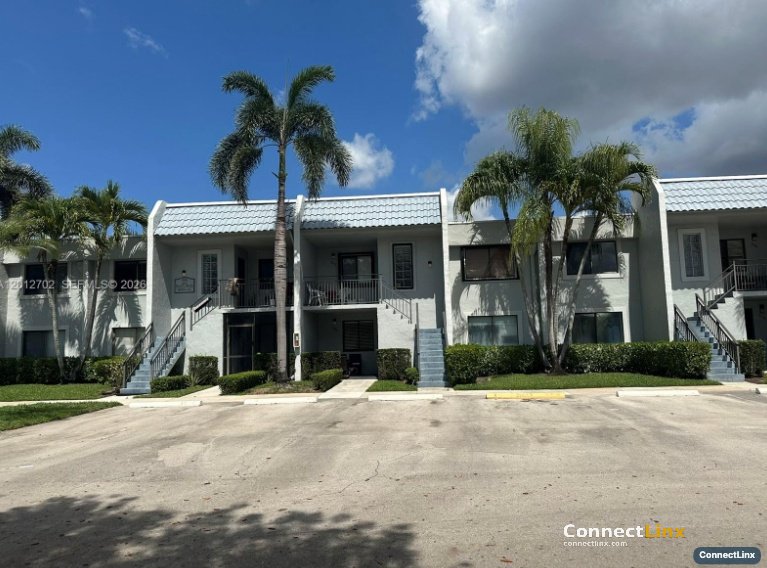 2 bed Condo in Weston