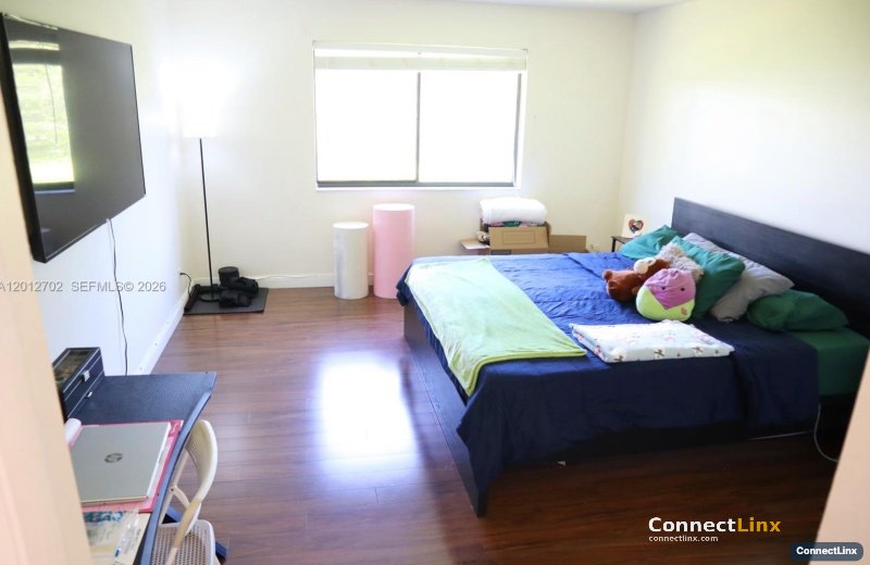 Photo 4 of 2 bed condo in Weston