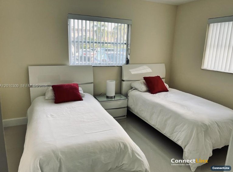 Photo 4 of 2 bed condo in Davie