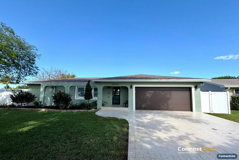 Photo 2 of 3 bed single family home in Cooper City