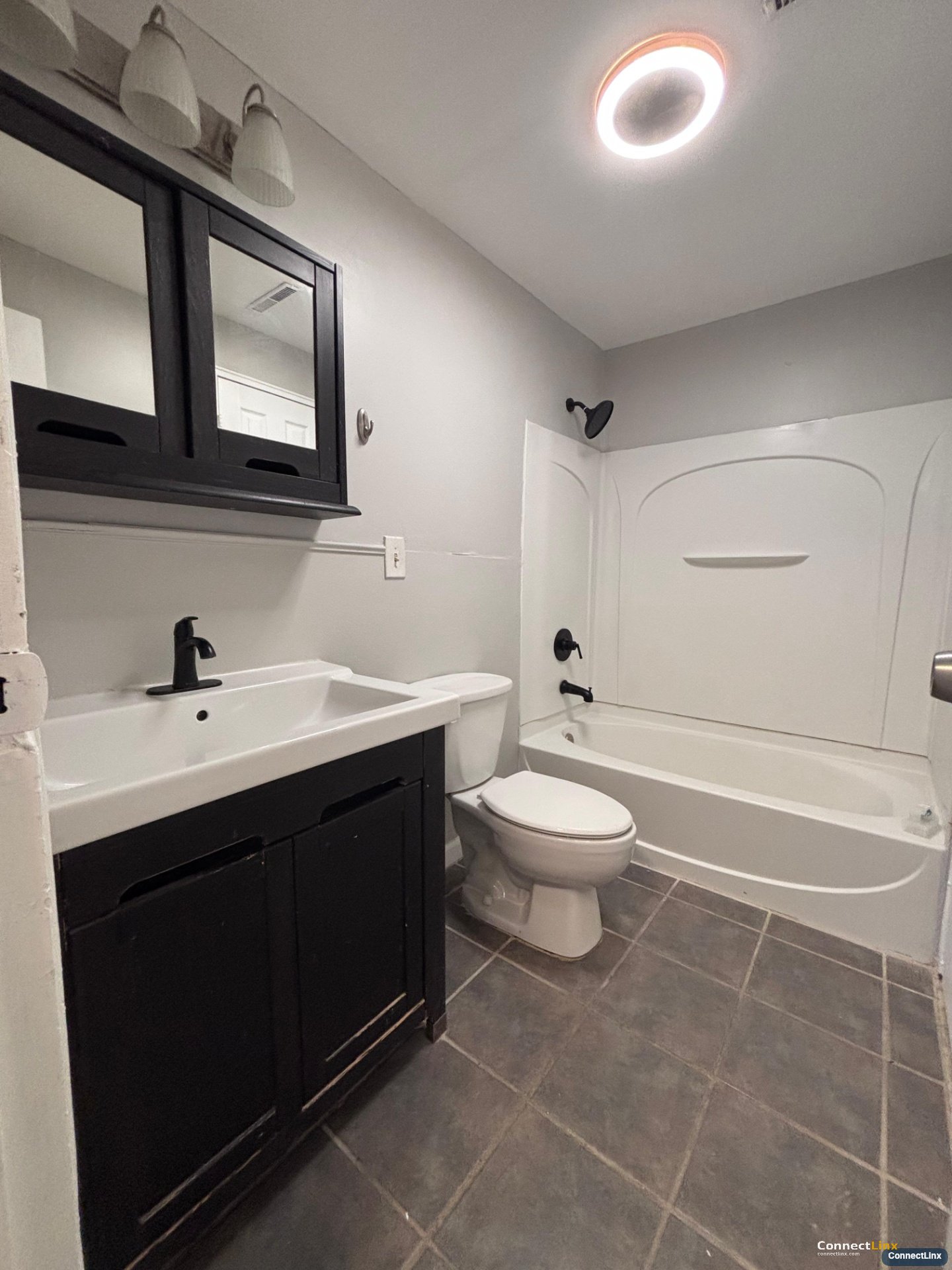 Photo 3 of 2 bed condo in New Haven