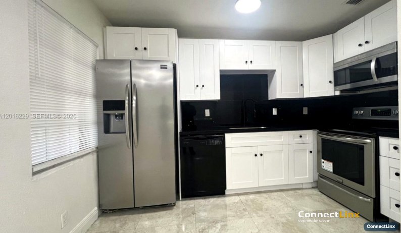 Photo 2 of 2 bed townhouse in Hollywood