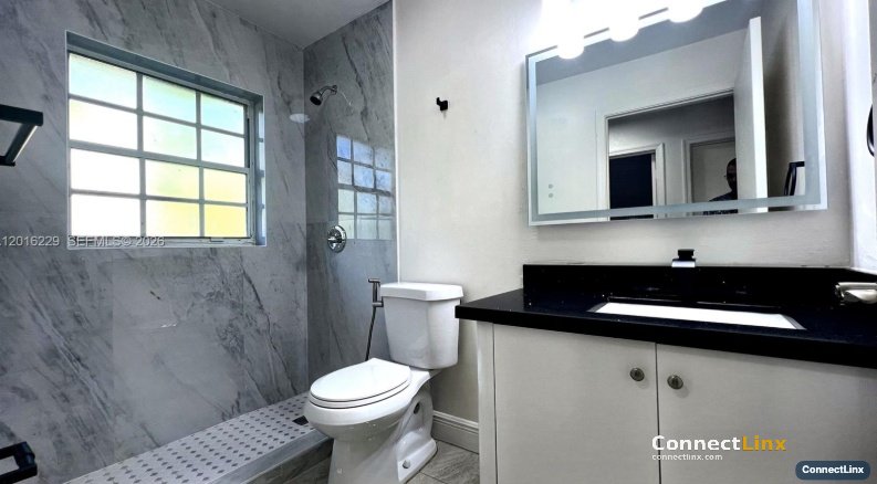 Photo 5 of 2 bed townhouse in Hollywood