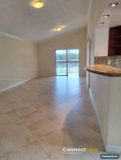 Photo 3 of 2 bed condo in Plantation