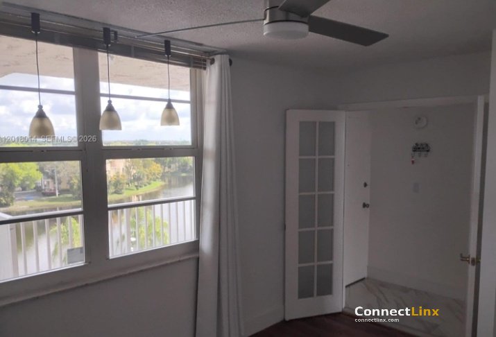Photo 5 of 2 bed condo in Plantation