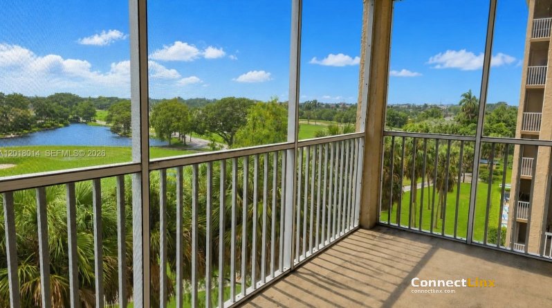 2 bed condo in Plantation