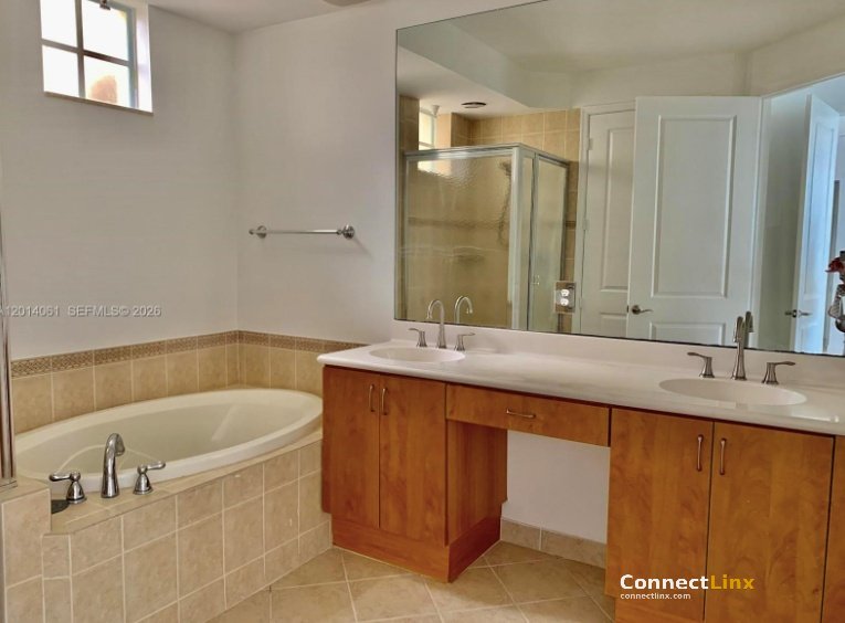 3 Bed Condo in Sunrise