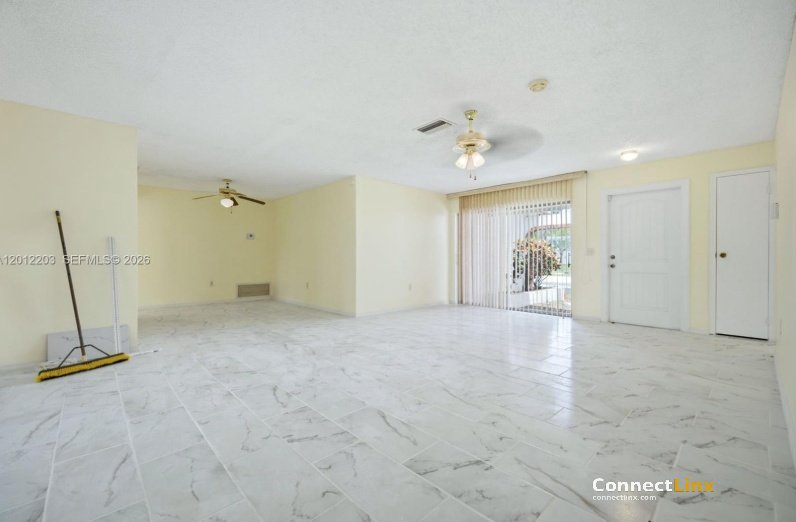 Photo 4 of 3 bed single family home in Pembroke Pines