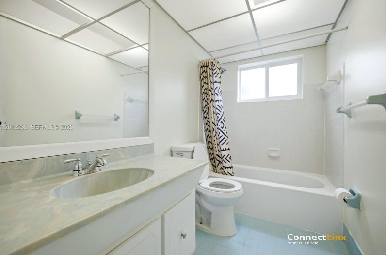 Photo 5 of 3 bed single family home in Pembroke Pines