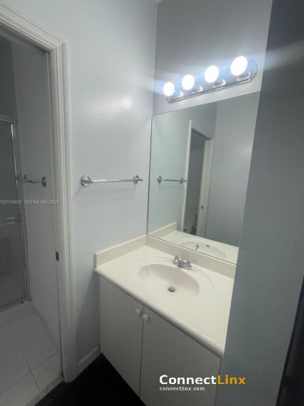 Photo 4 of 3 bed condo in Pembroke Pines