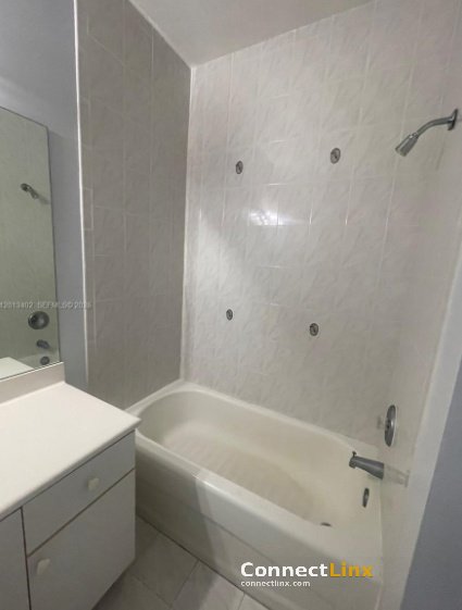 Photo 7 of 3 bed condo in Pembroke Pines