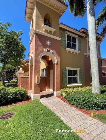 3 bed condo in Pembroke Pines
