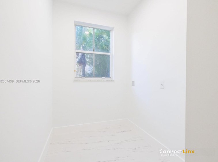 Photo 4 of 4 bed single family home in Weston