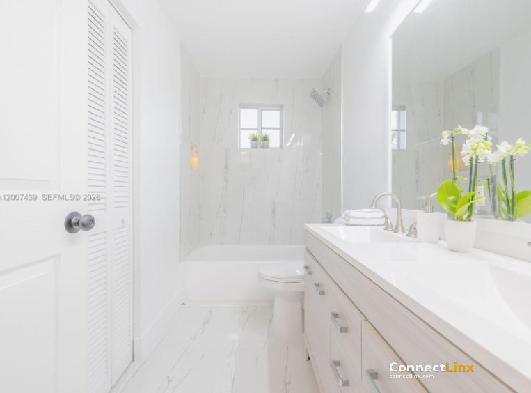 Photo 8 of 4 bed single family home in Weston