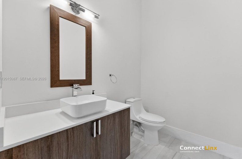 Photo 6 of 5 bed single family home in Davie