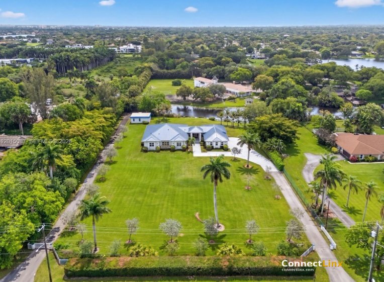 5 Bed Single Family Home in Davie