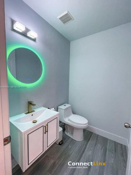 Photo 2 of 4 bed single family home in Hollywood