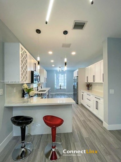 Photo 4 of 4 bed single family home in Hollywood