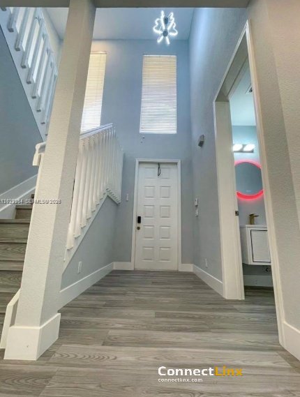 Photo 5 of 4 bed single family home in Hollywood