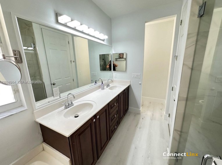 Photo 8 of 4 bed single family home in Hollywood