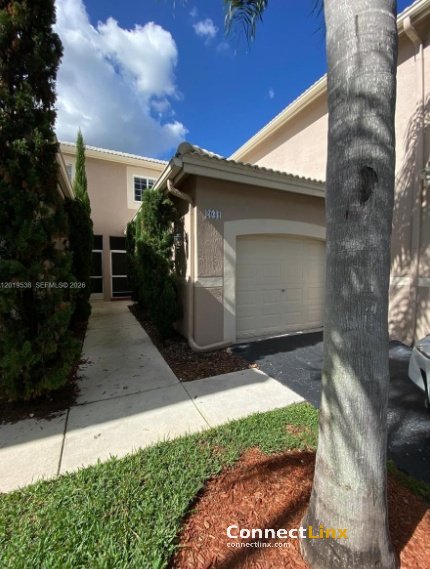 2 Bed Townhome in Weston