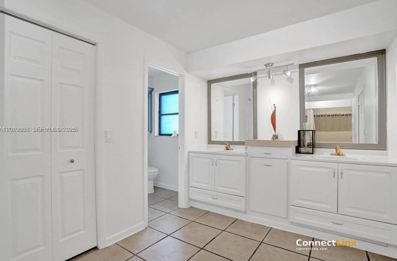 Photo 4 of 4 bed single family home in Weston