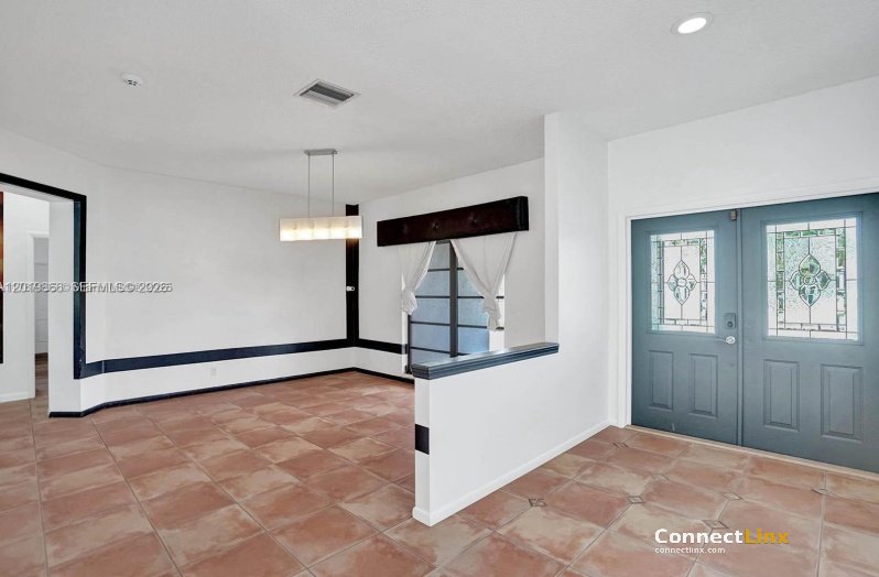 Photo 6 of 4 bed single family home in Weston