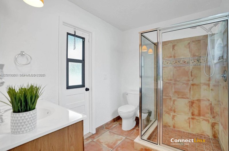 Photo 8 of 4 bed single family home in Weston