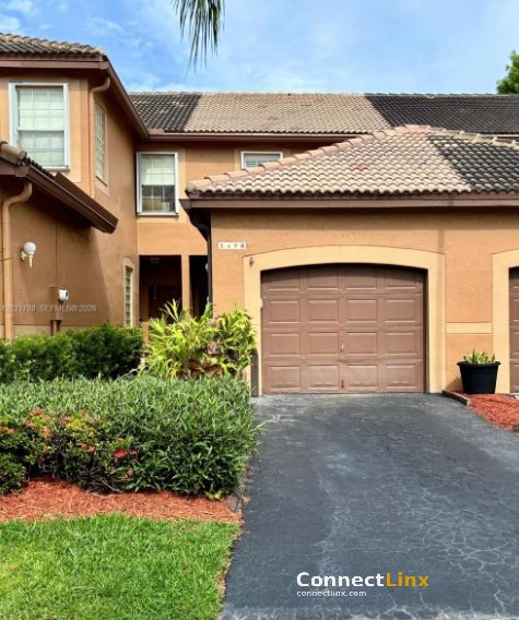 2 Bed Townhome in Weston