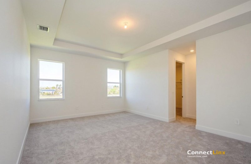Photo 2 of 4 bed single family home in Davie