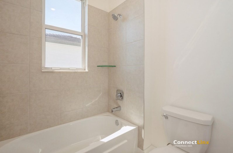 Photo 3 of 4 bed single family home in Davie