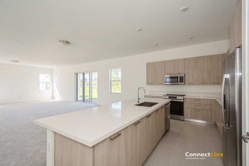 Photo 6 of 4 bed single family home in Davie