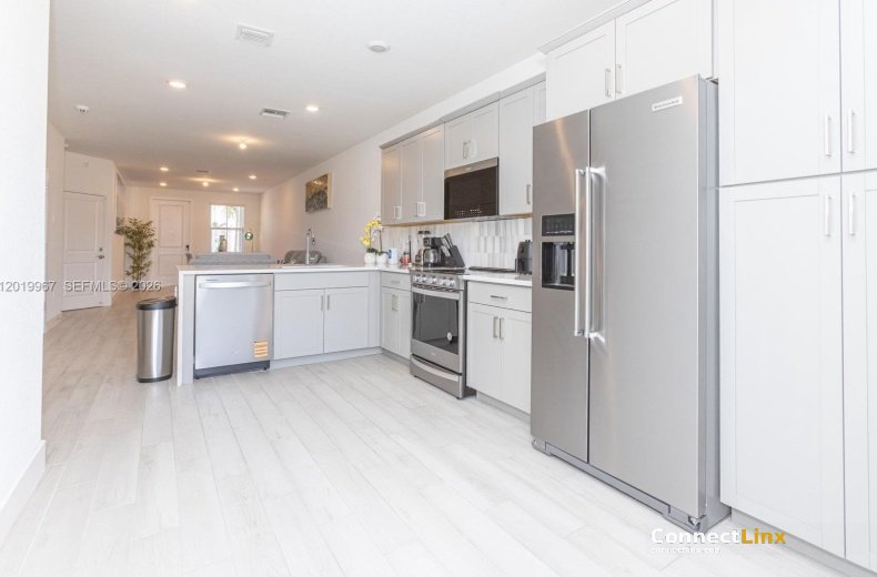 Photo 3 of 3 bed townhouse in Pembroke Pines