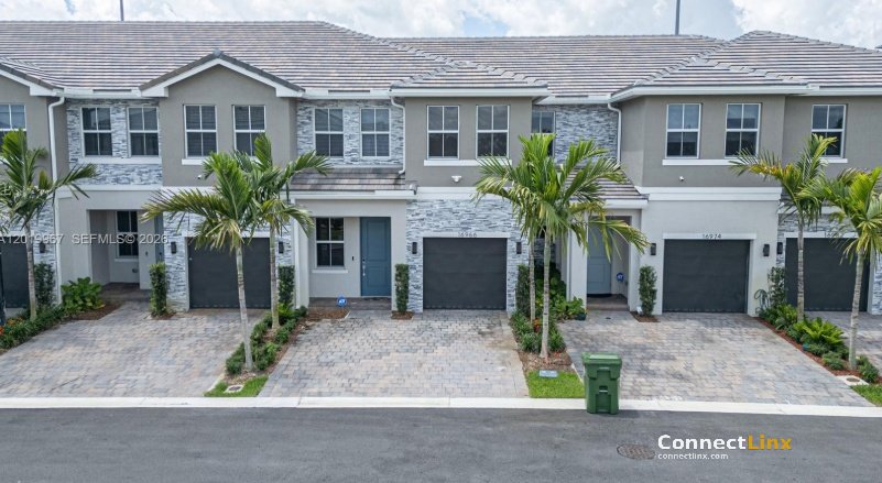 3 bed townhome in Pembroke Pines