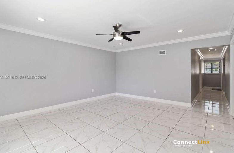 Photo 2 of 3 bed single family home in Plantation