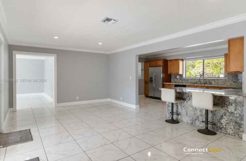 Photo 8 of 3 bed single family home in Plantation