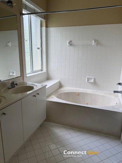 Photo 7 of 3 bed single family home in Weston
