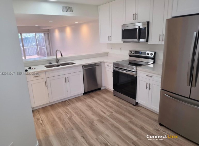 Photo 4 of 2 bed townhouse in Pembroke Pines