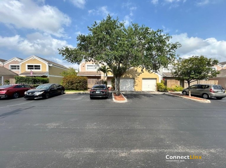 2 Bed Townhouse in Pembroke Pines, Pembroke Pines